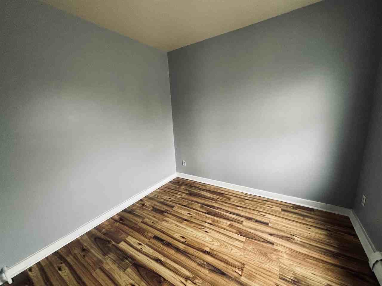 1098-1100 Broadway - Photo 4 of 10