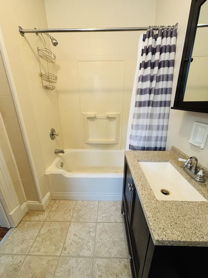 226 Jay Street - Photo 3 of 4