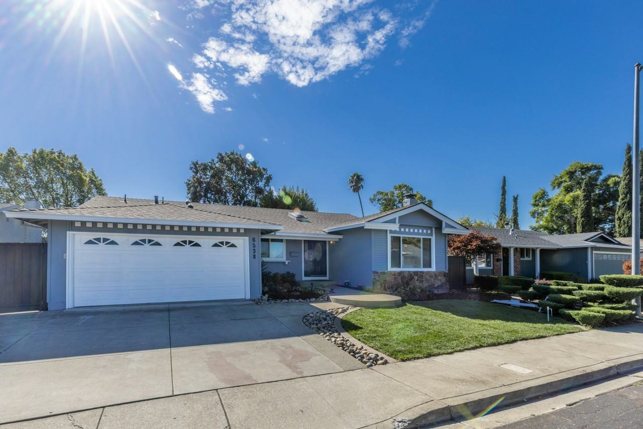 6538 Inglewood Drive - Photo 3 of 32