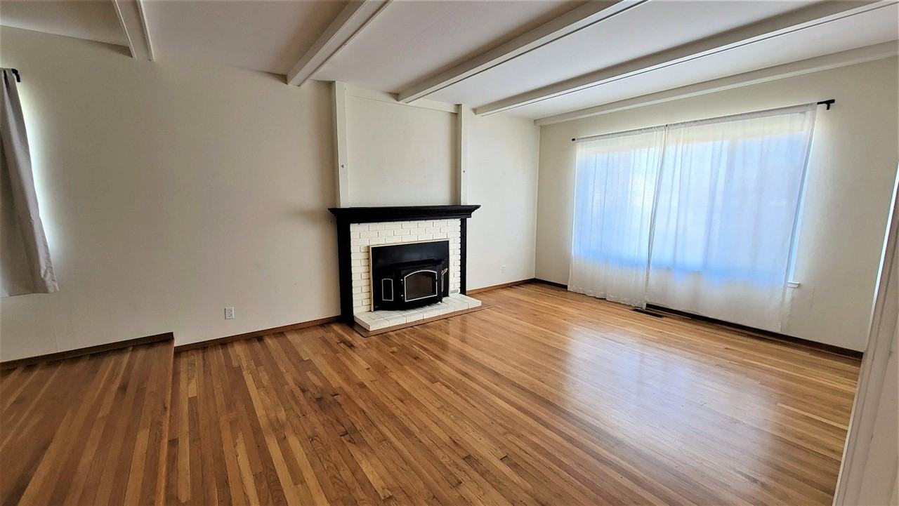 6538 Inglewood Drive - Photo 4 of 32