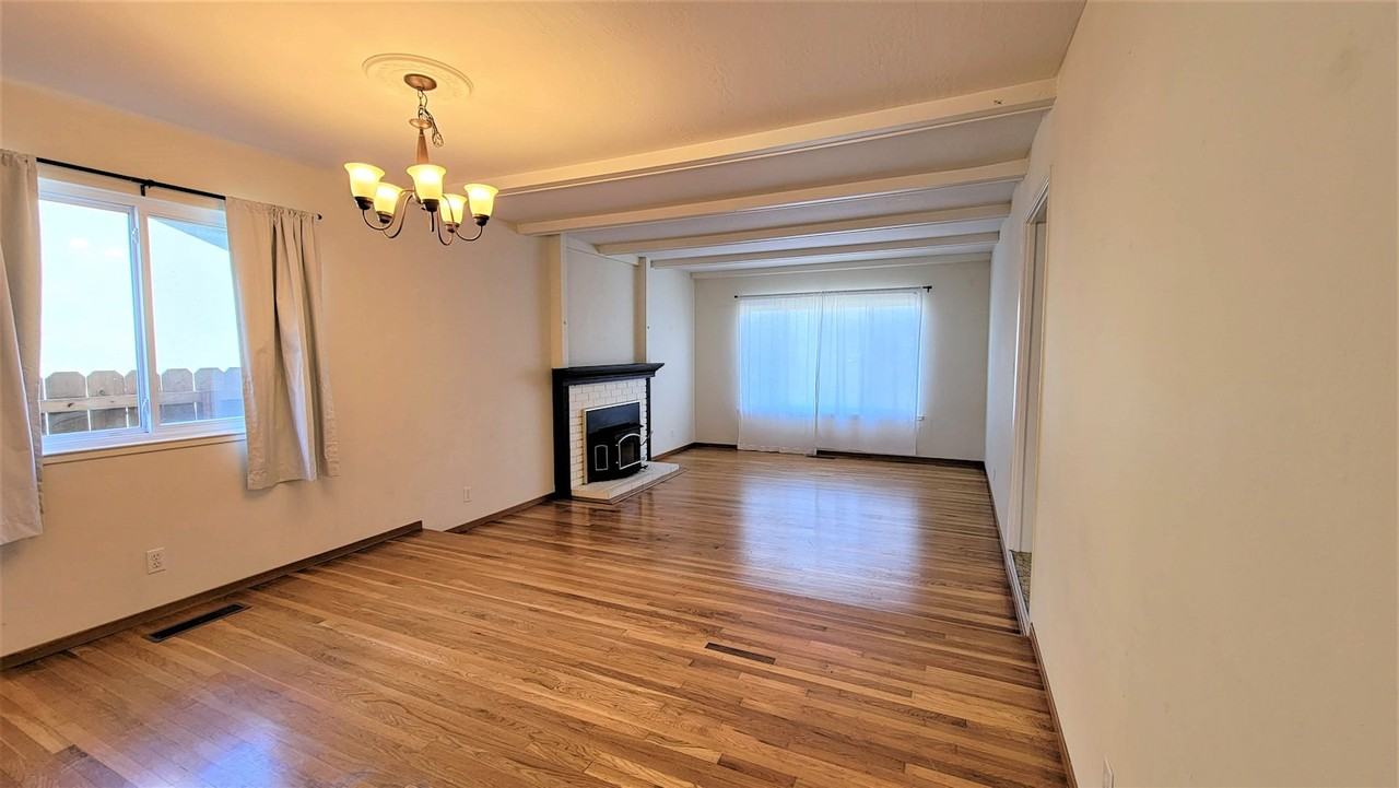 6538 Inglewood Drive - Photo 6 of 32