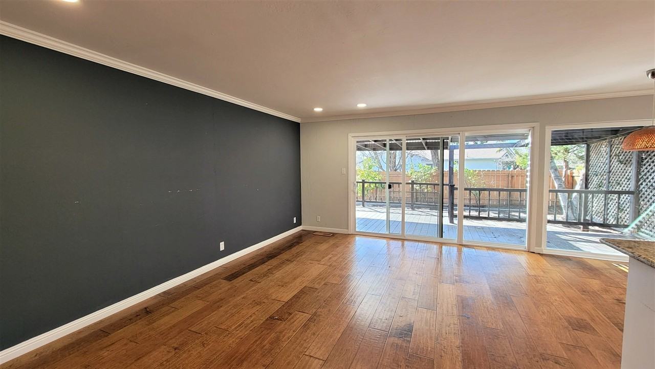 6538 Inglewood Drive - Photo 7 of 32