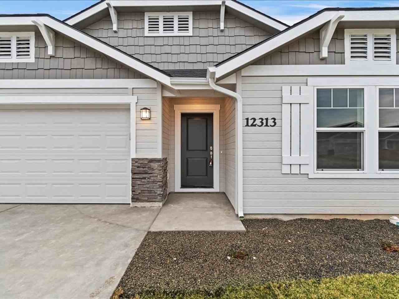 12313 Smugglers Basin St - Photo 2 of 34