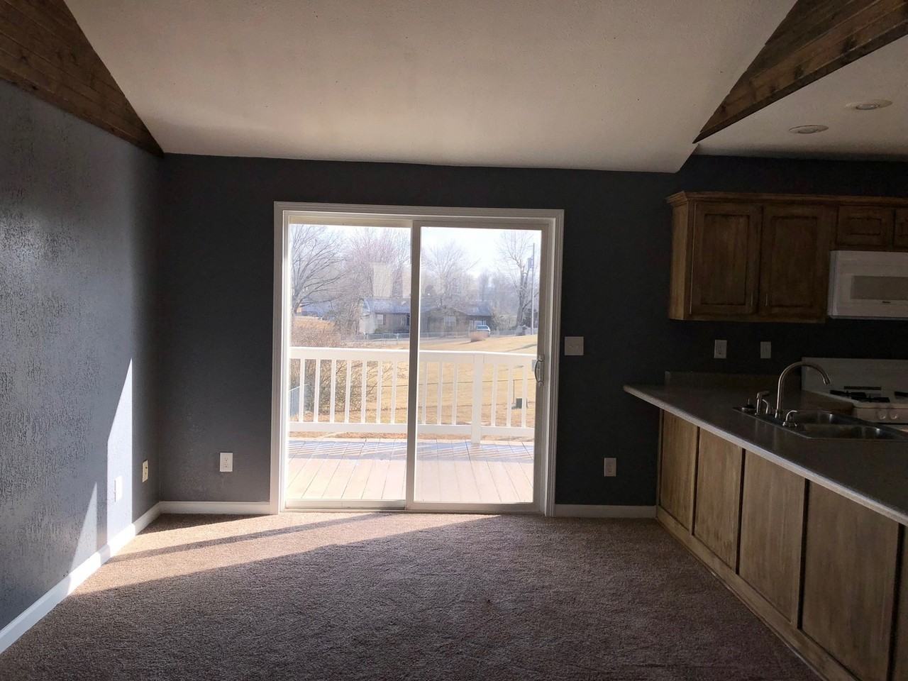 3012 Cravens Rd - Photo 3 of 8