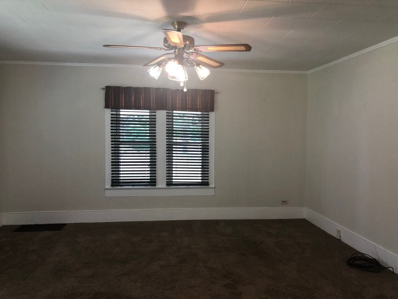 534 N 11th St - Photo 2 of 6