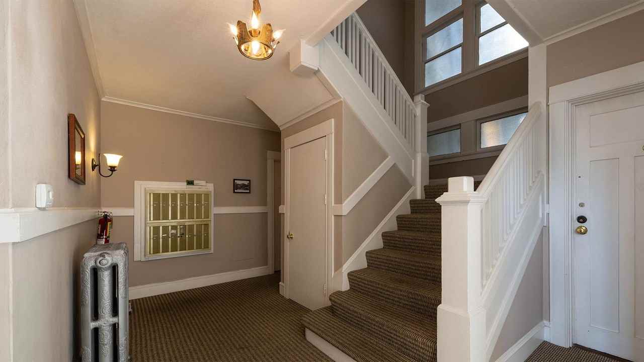 Cambridge Court - Photo 5 of 6