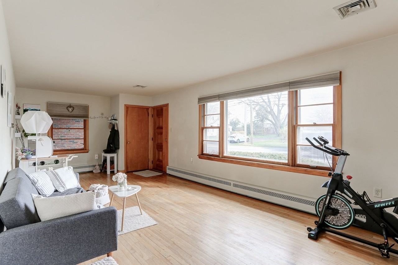 330 N 21st St - Photo 3 of 10