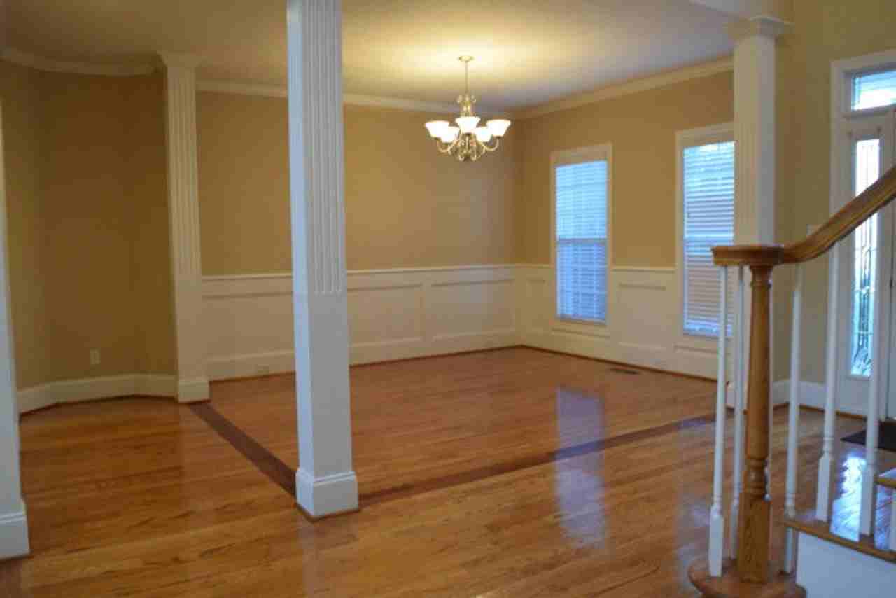 1605 Jamestown Ave - Photo 2 of 14