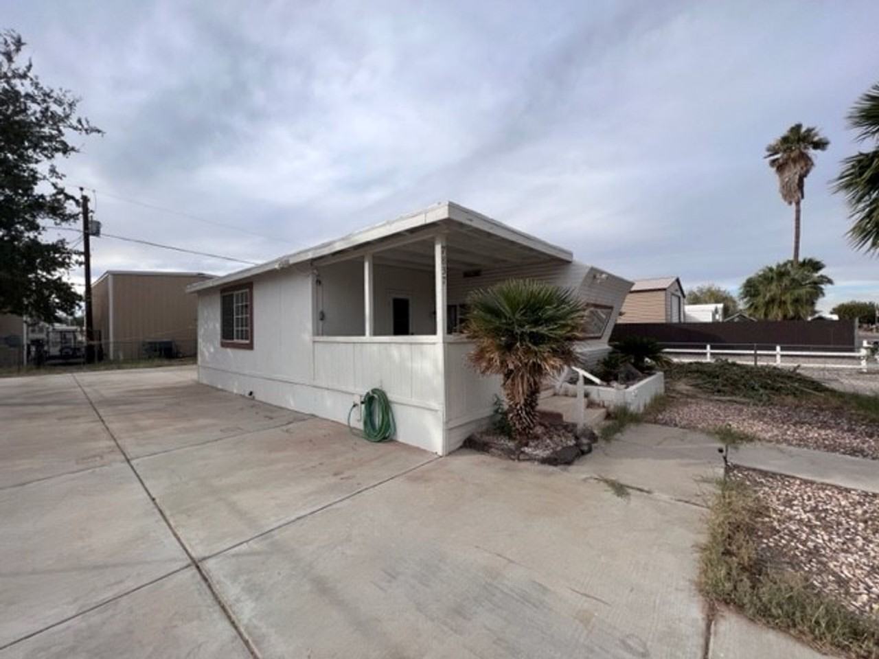 7837 S Mallard St - Photo 2 of 42