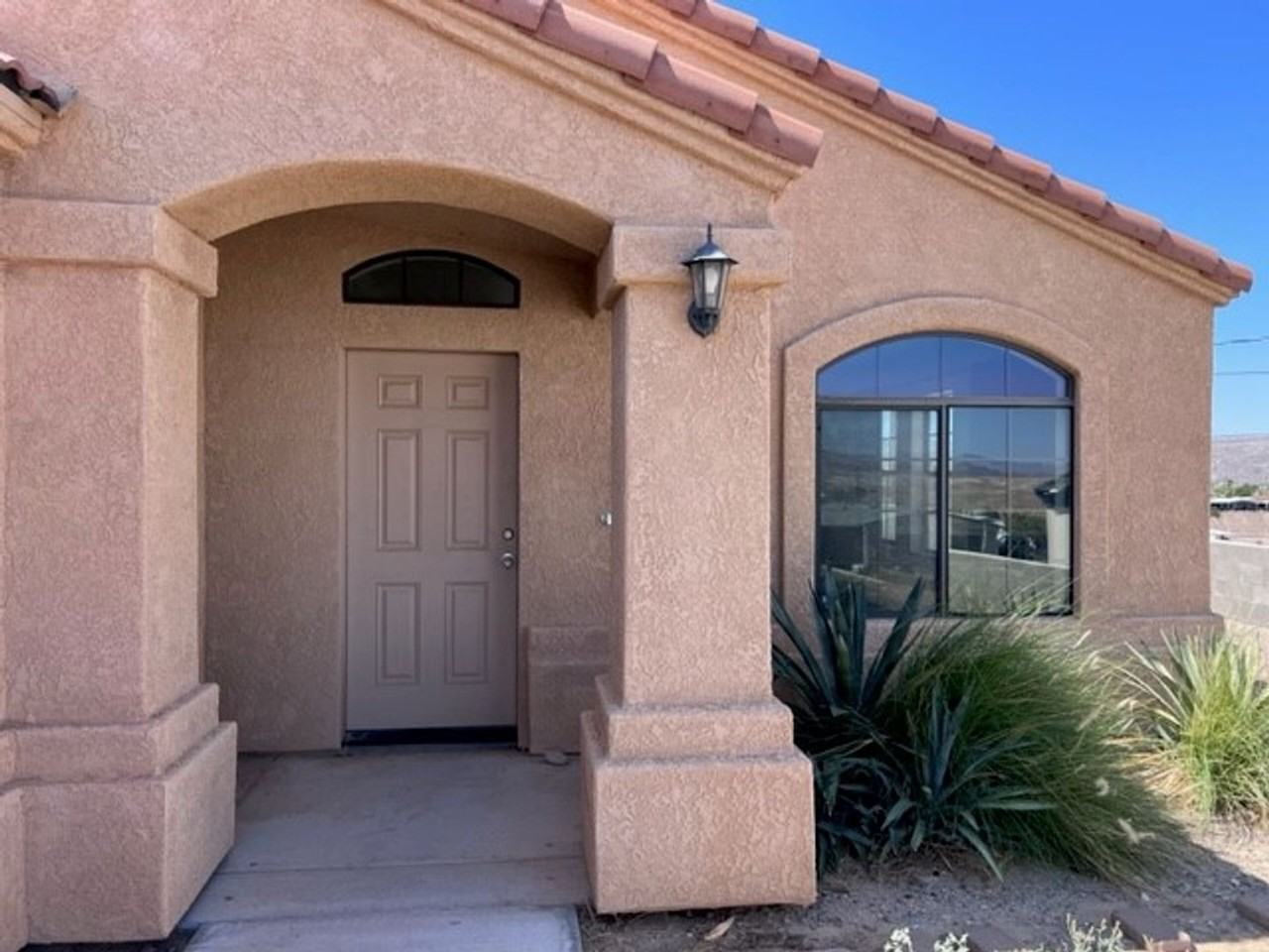 1445 Colina Dr - Photo 4 of 33