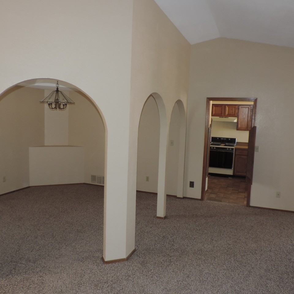 3125 Nichols Dr - Photo 3 of 22