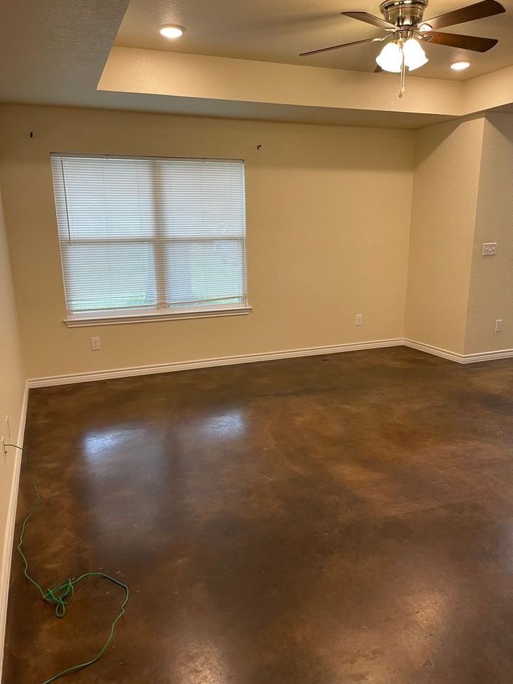 908 E Avenue B - Photo 4 of 11