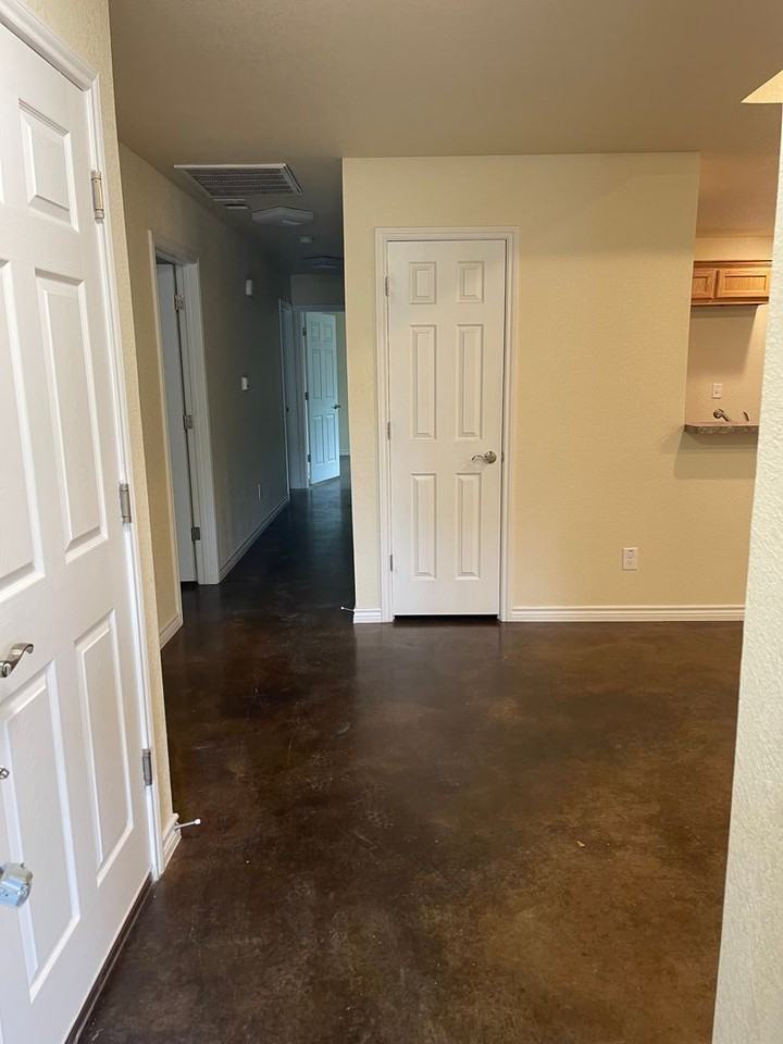 908 E Avenue B - Photo 5 of 11