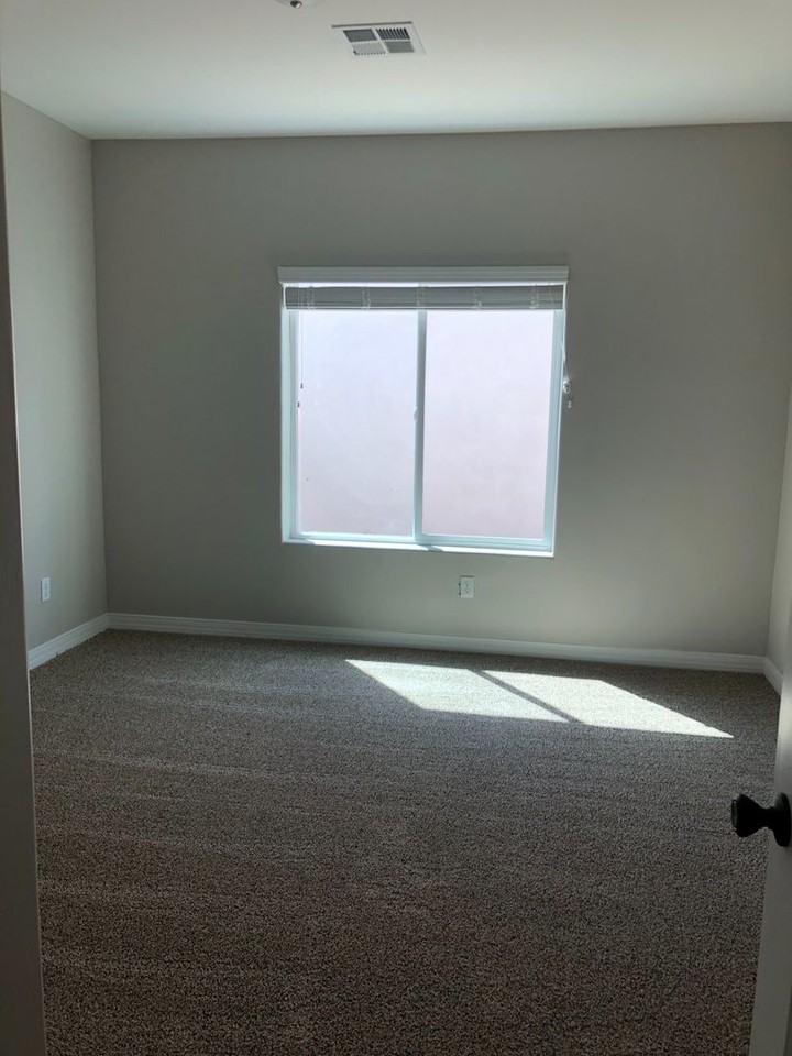 384 E Orchid St - Photo 2 of 6