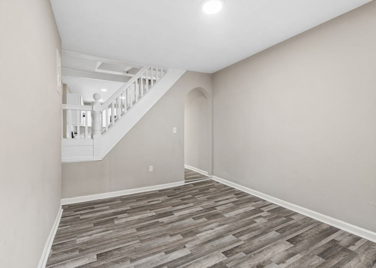 209 South Calhoun Street - Photo 2 of 21