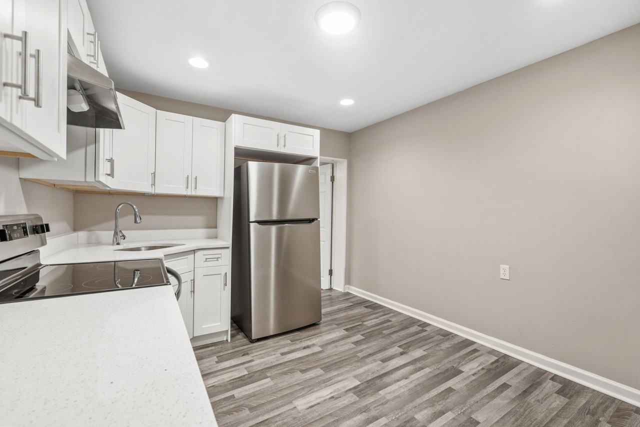 209 South Calhoun Street - Photo 5 of 21