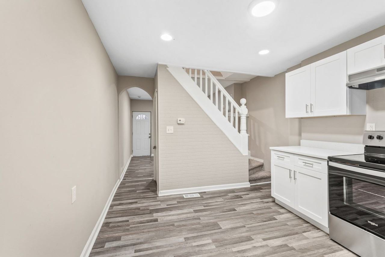 209 South Calhoun Street - Photo 6 of 21