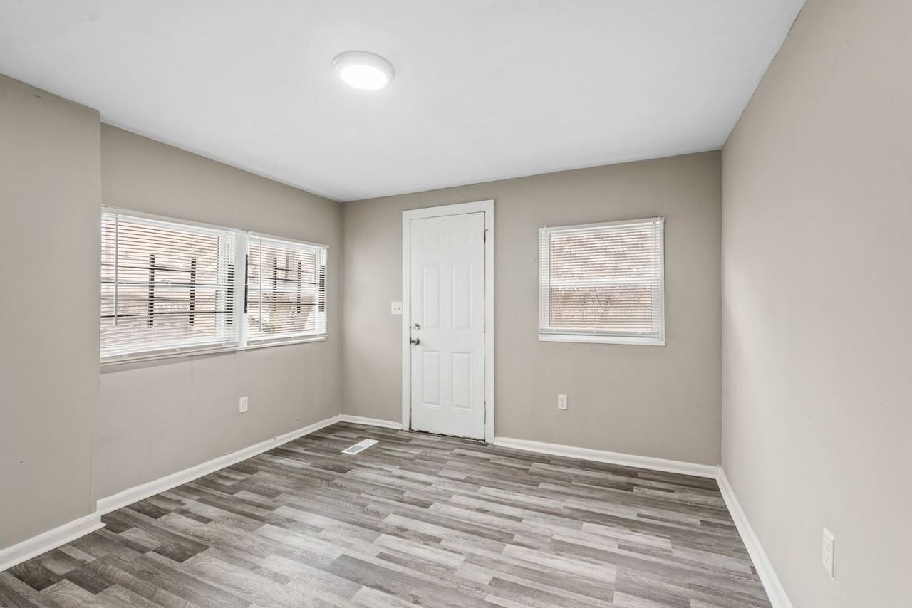 209 South Calhoun Street - Photo 7 of 21