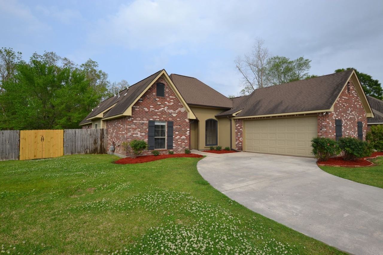 2691 Woodbend Dr - Photo 4 of 37