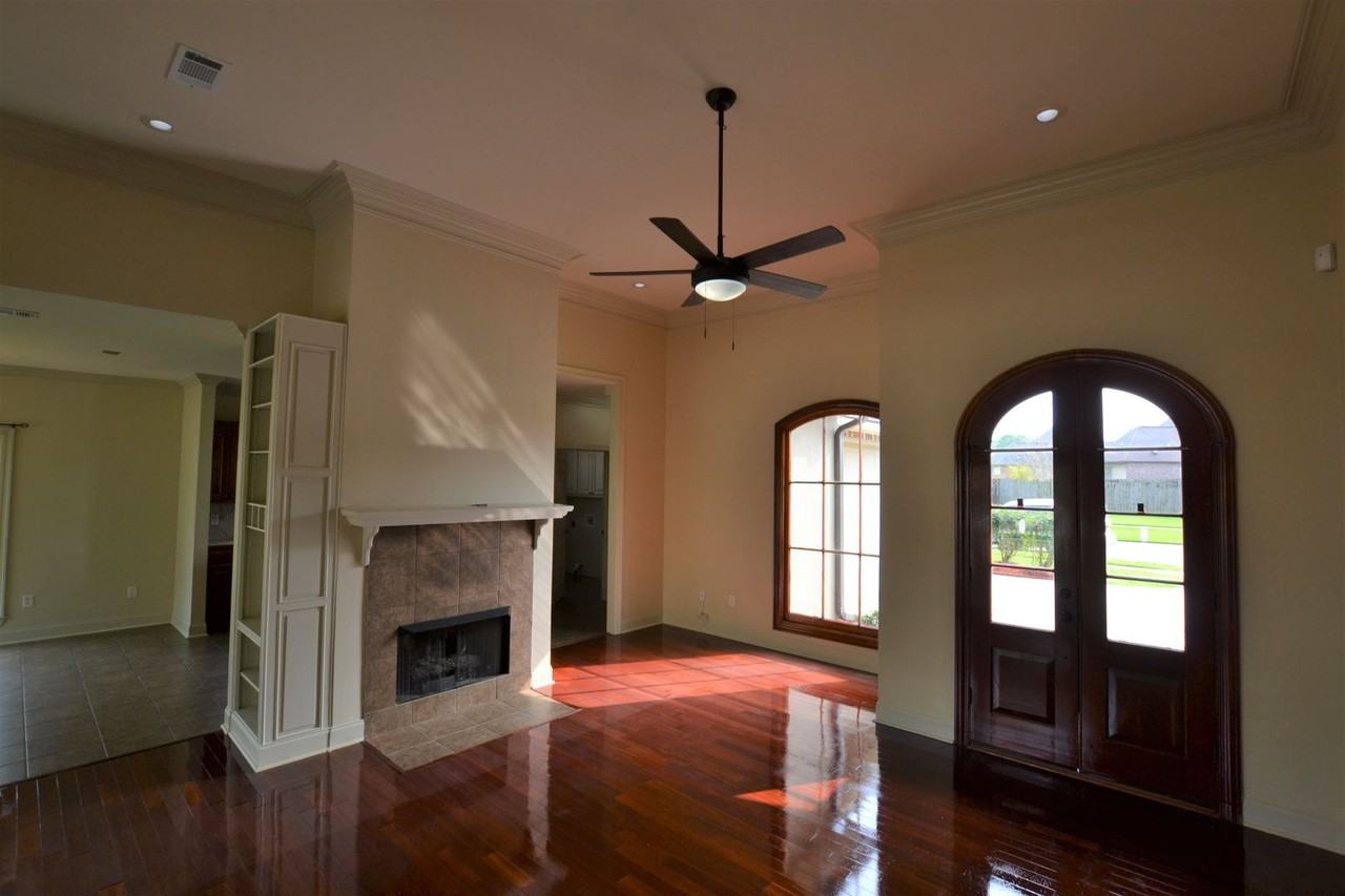 2691 Woodbend Dr - Photo 5 of 37