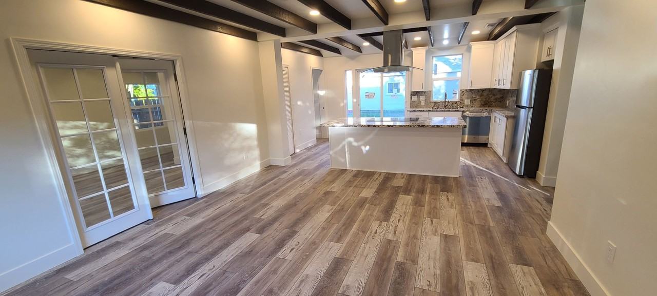 1402 Clara Ln - Photo 3 of 34