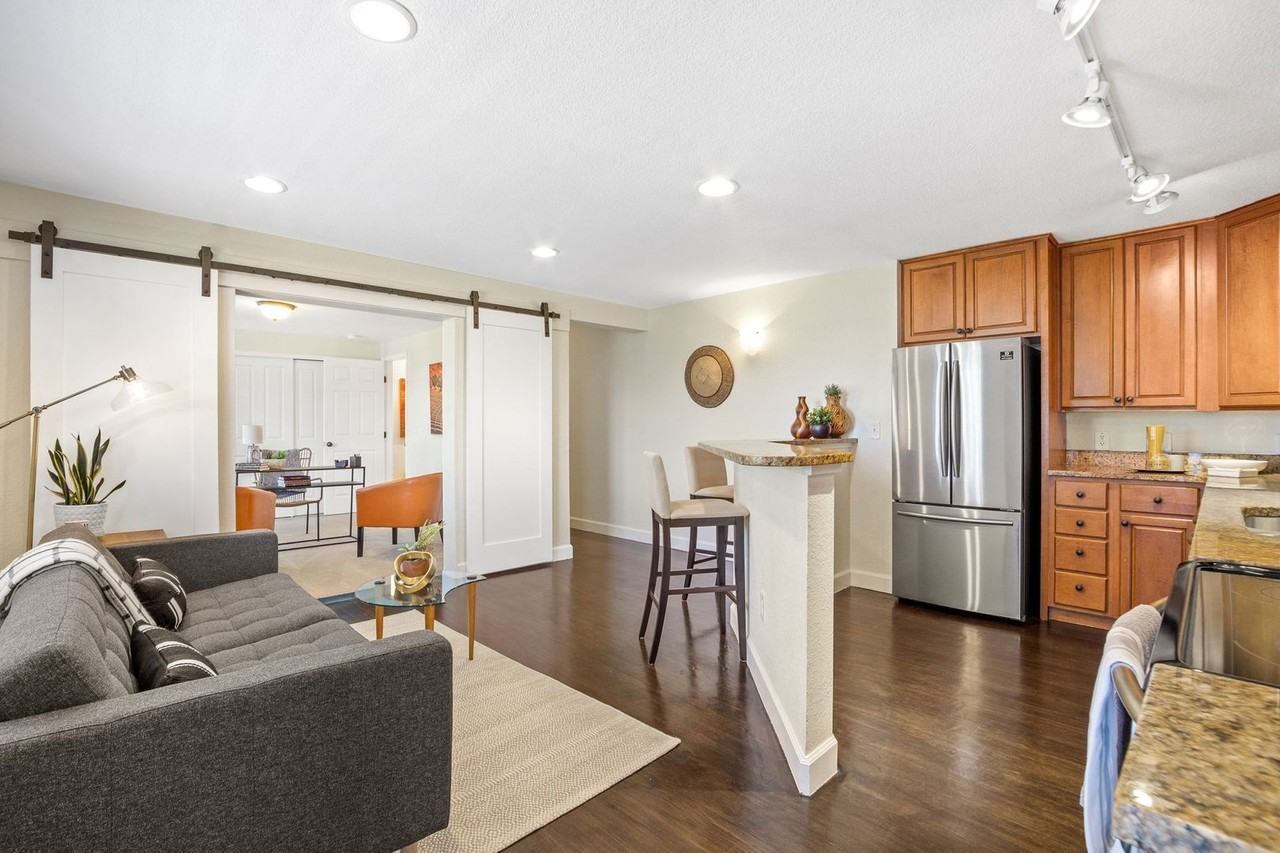 1 N Pearl St #302 - Photo 4 of 20
