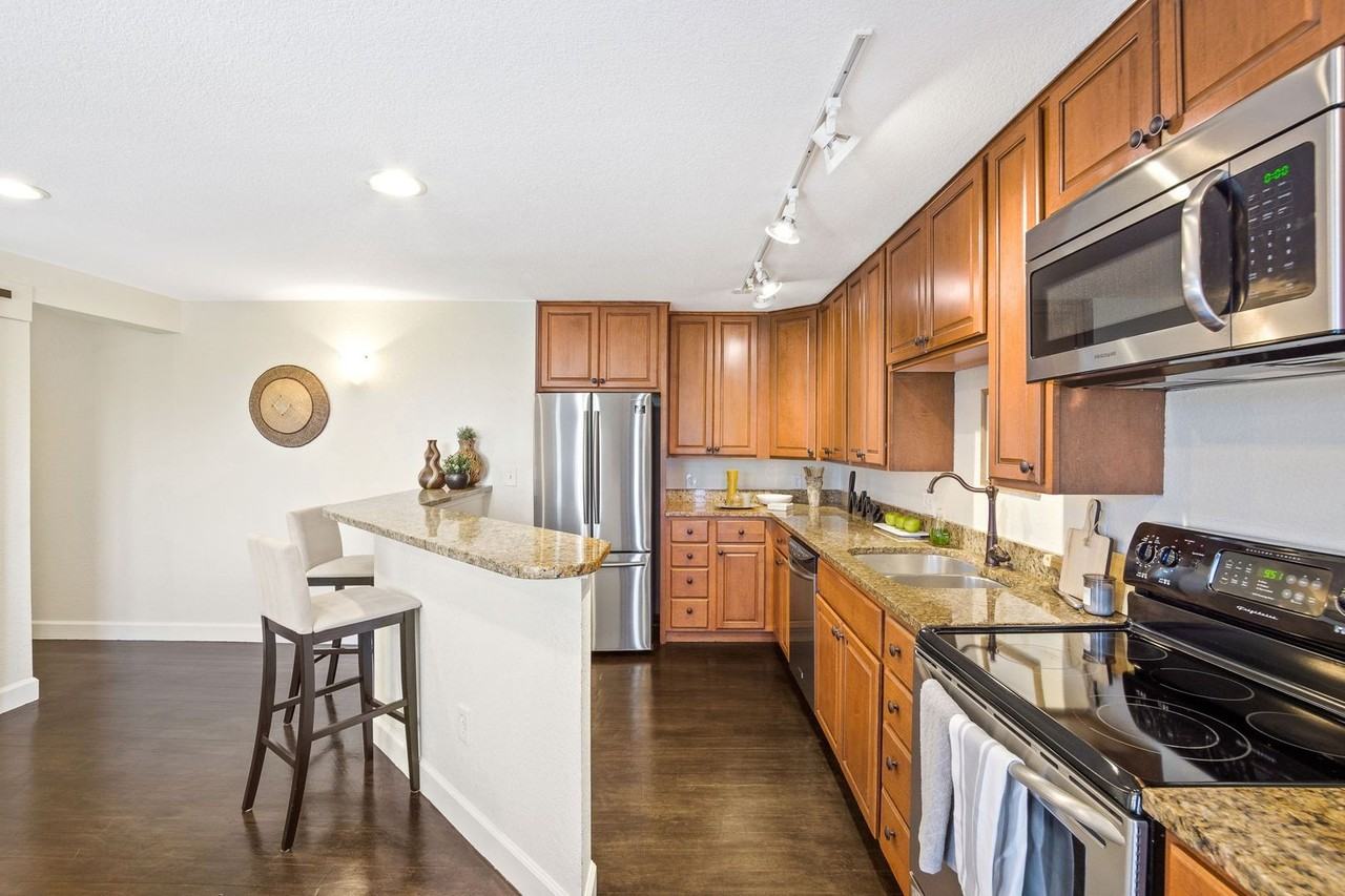 1 N Pearl St #302 - Photo 6 of 20