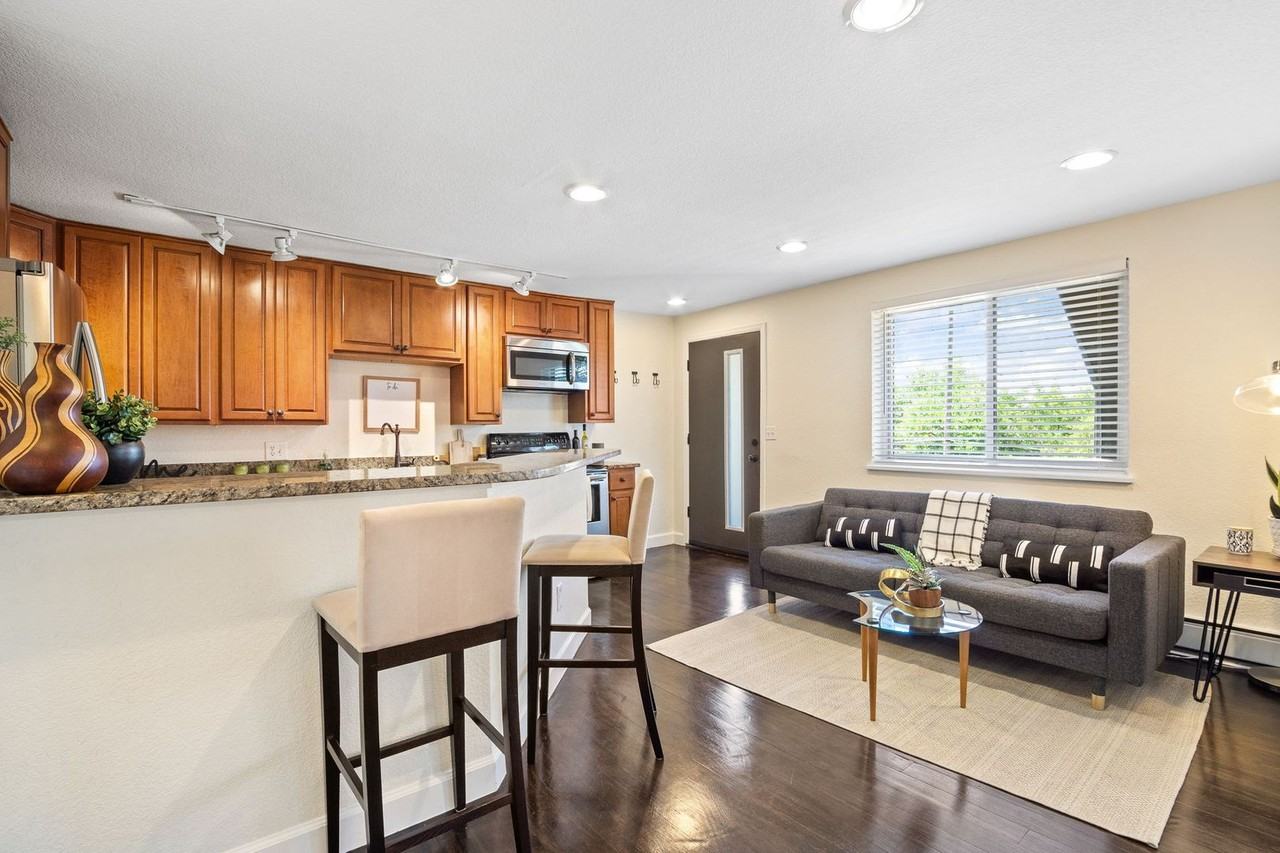 1 N Pearl St #302 - Photo 6 of 19