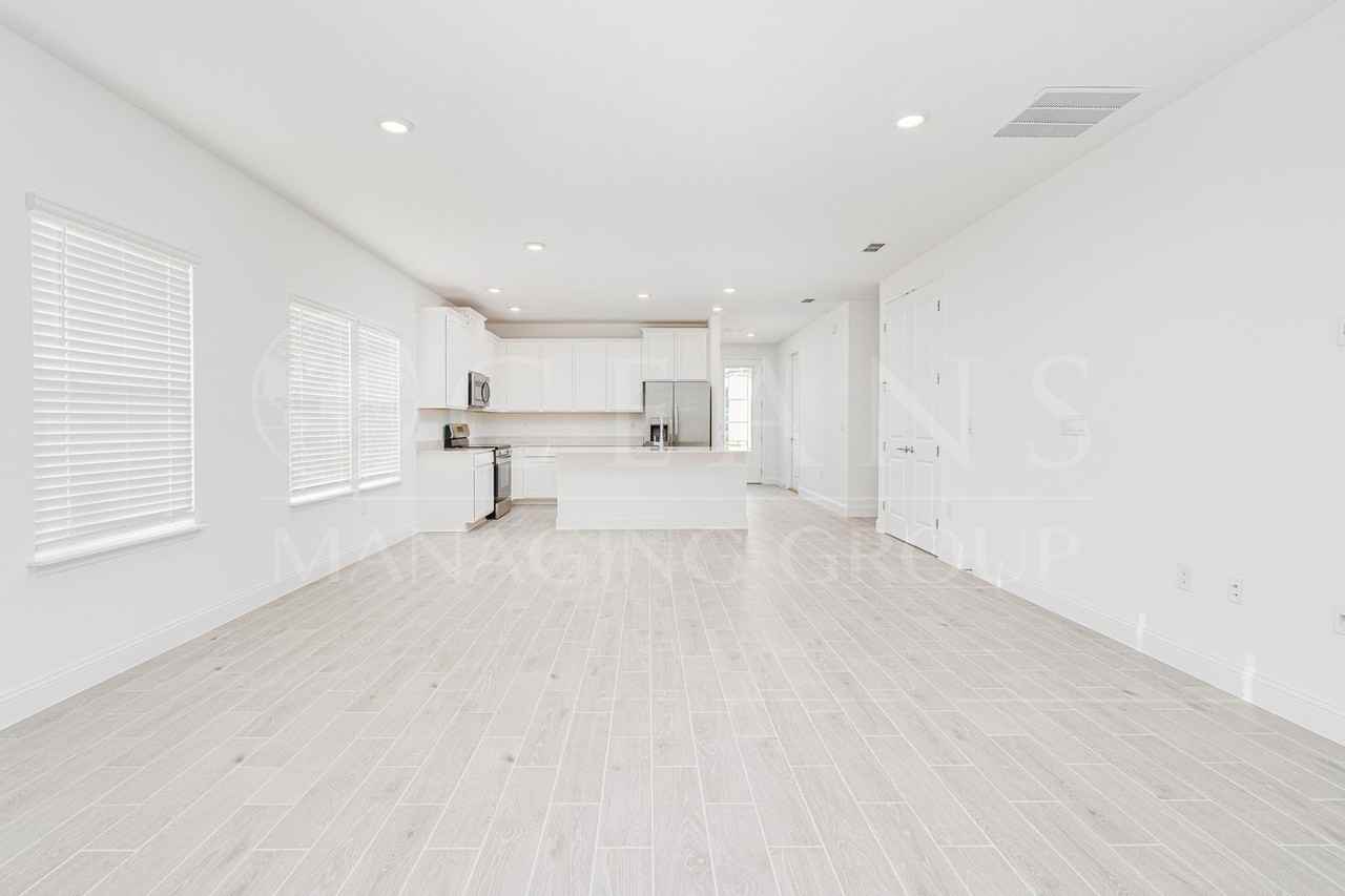 4121 Acoma Dr - Photo 6 of 39