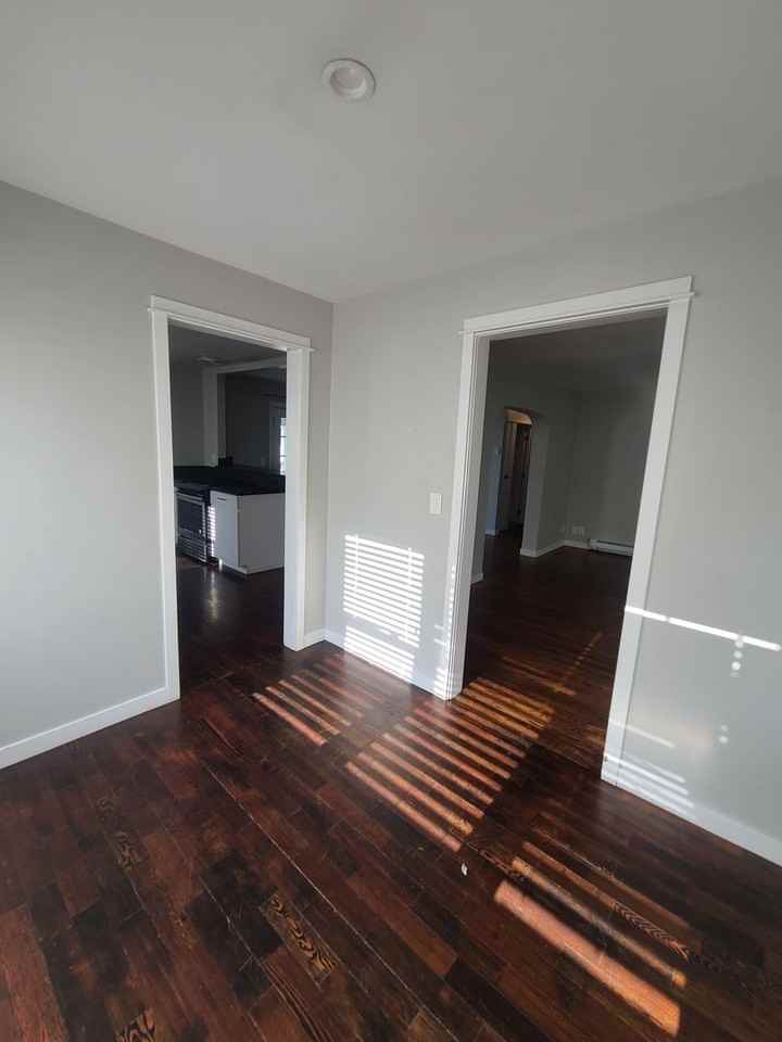 221 Sw Rainbow Ave - Photo 3 of 28