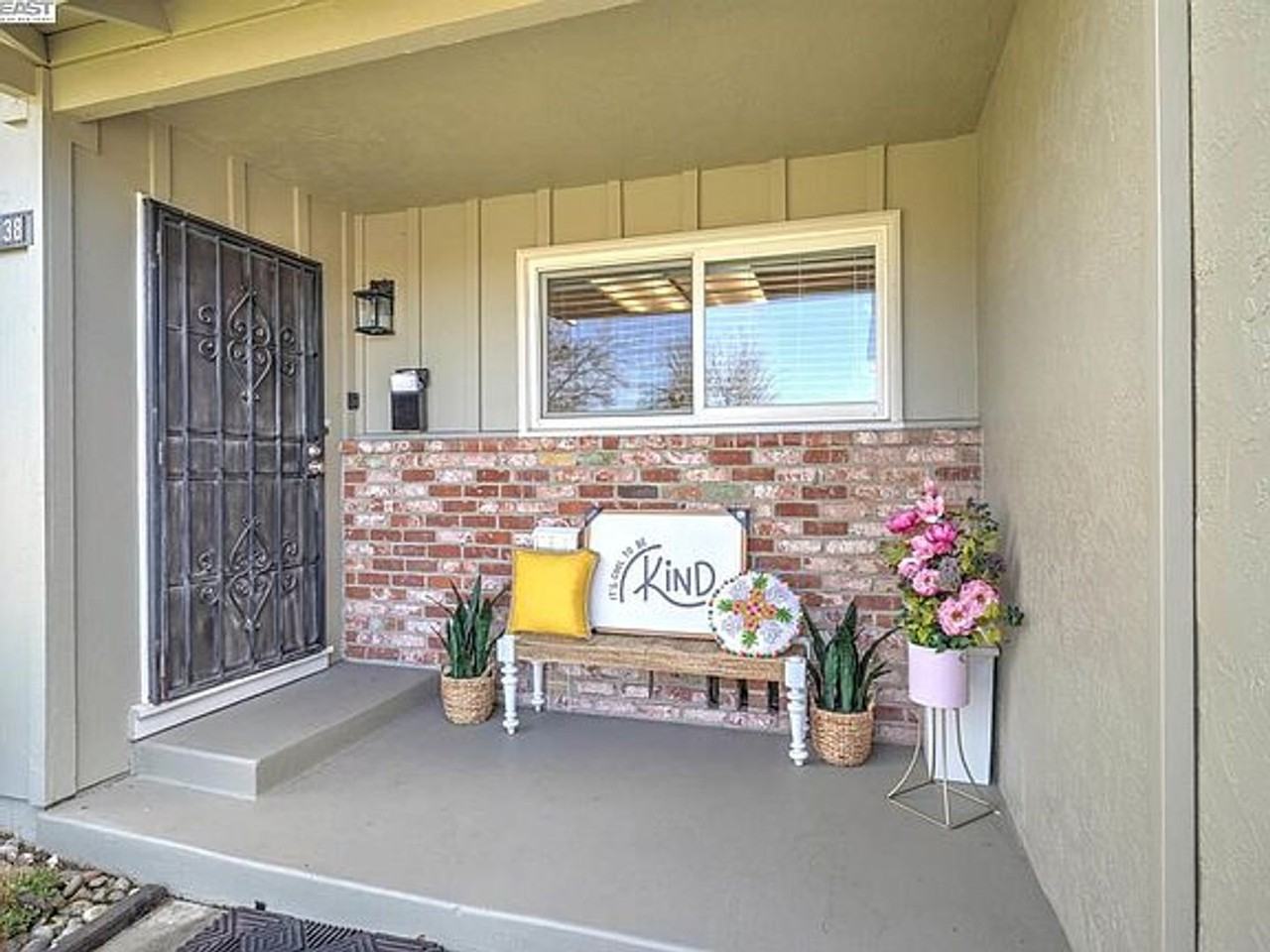 40138 Besco Dr - Photo 2 of 26