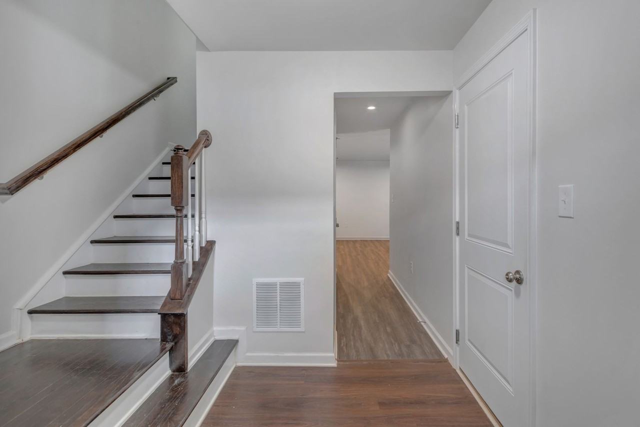 2070 Elm Tree Ct - Photo 5 of 37