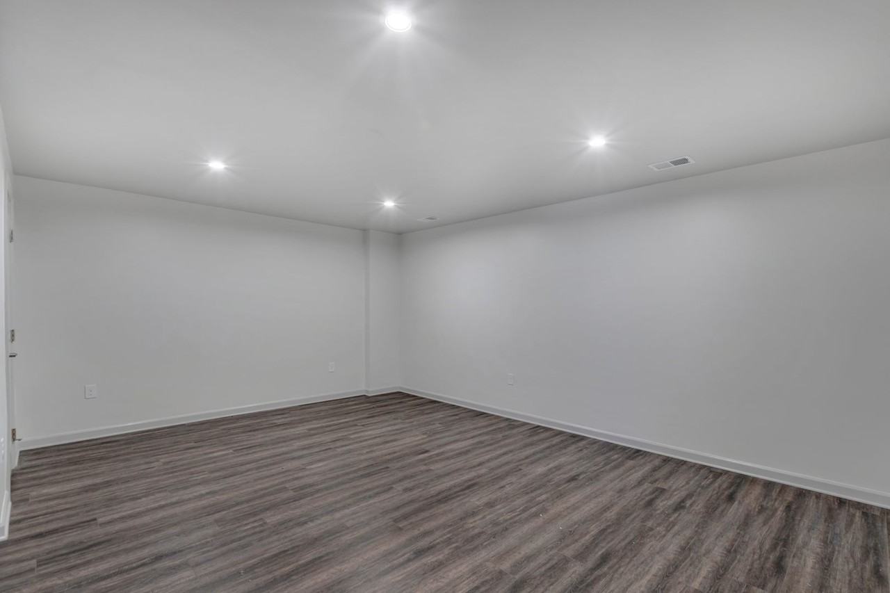 2070 Elm Tree Ct - Photo 6 of 37