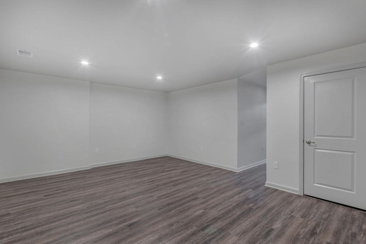 2070 Elm Tree Ct - Photo 7 of 37