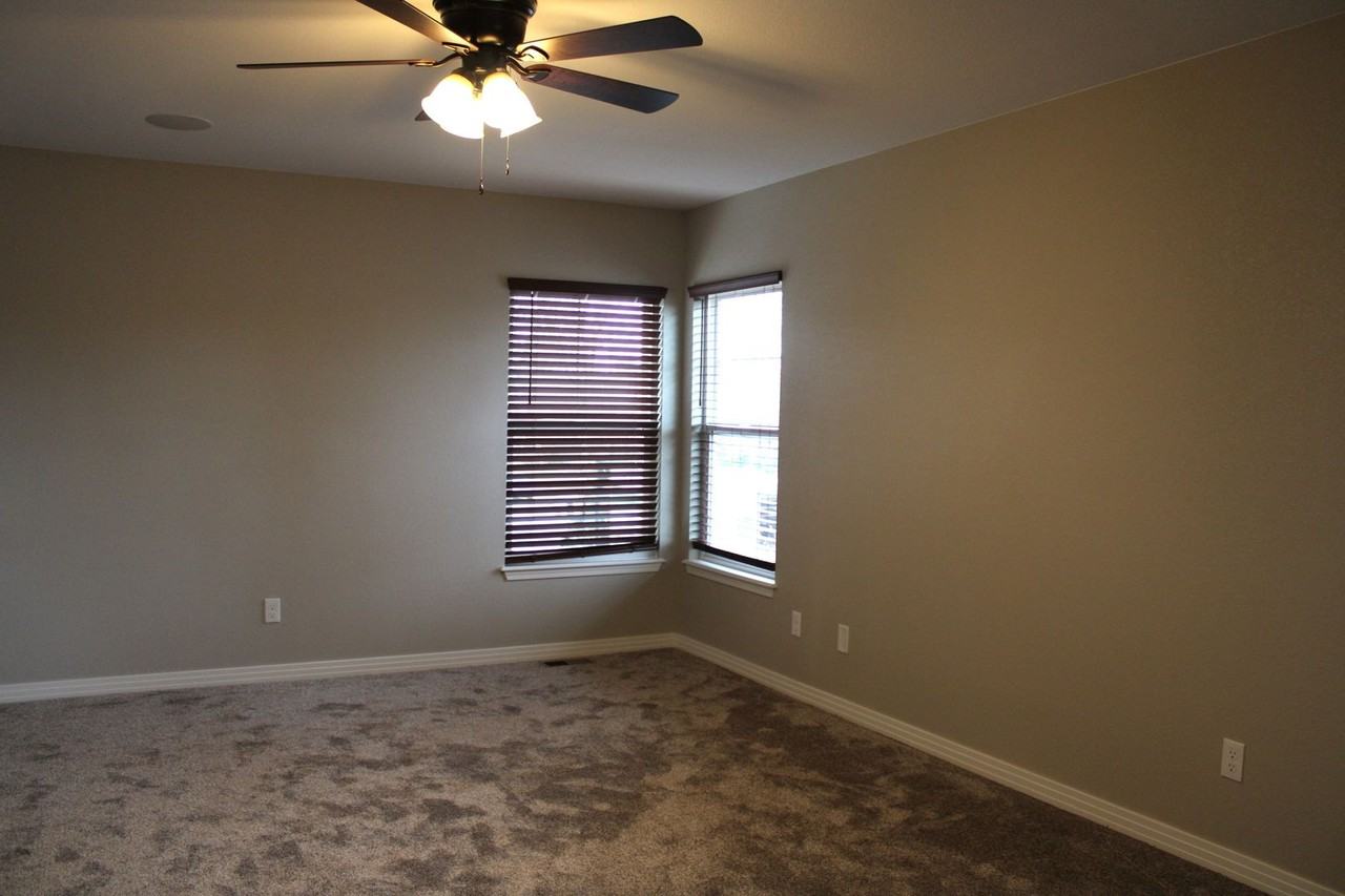 5250 Corbett Dr - Photo 6 of 13