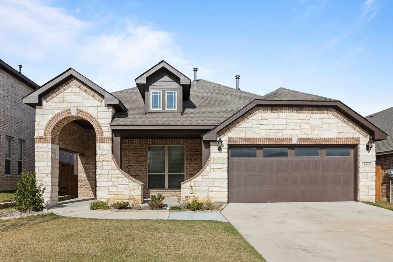 8232 Leopard Pass - Photo 2 of 40