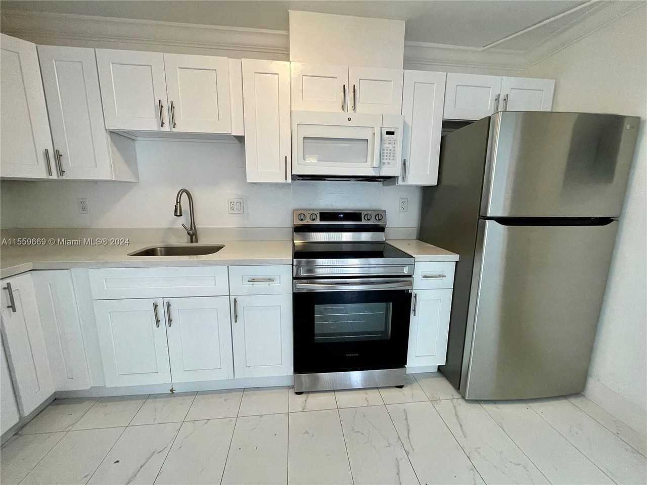 4660 Nw 79th Ave - Photo 3 of 14