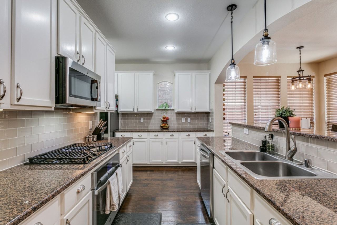 1301 Golf Club Dr - Photo 3 of 12