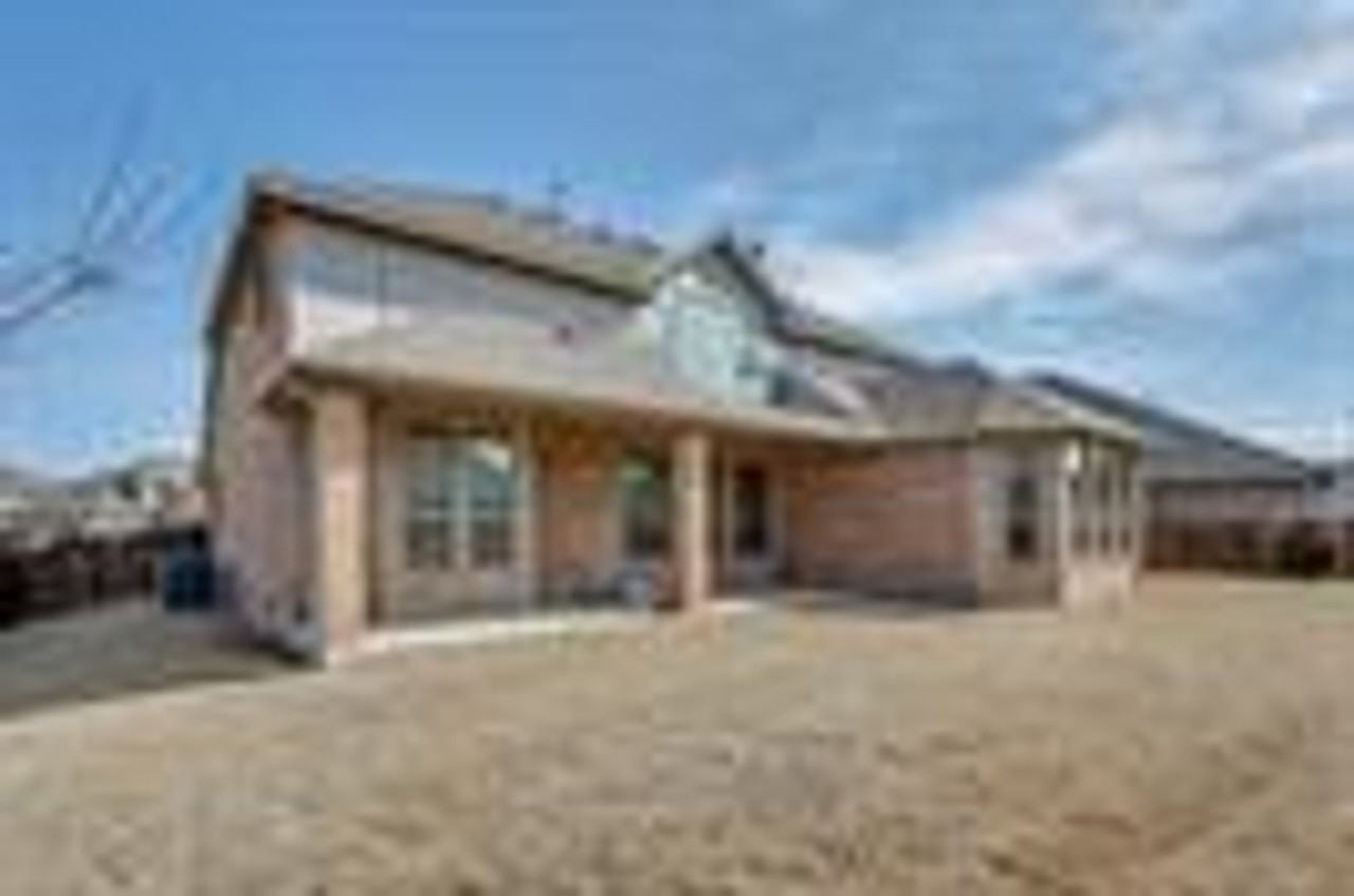 709 Lina Ct - Photo 2 of 12