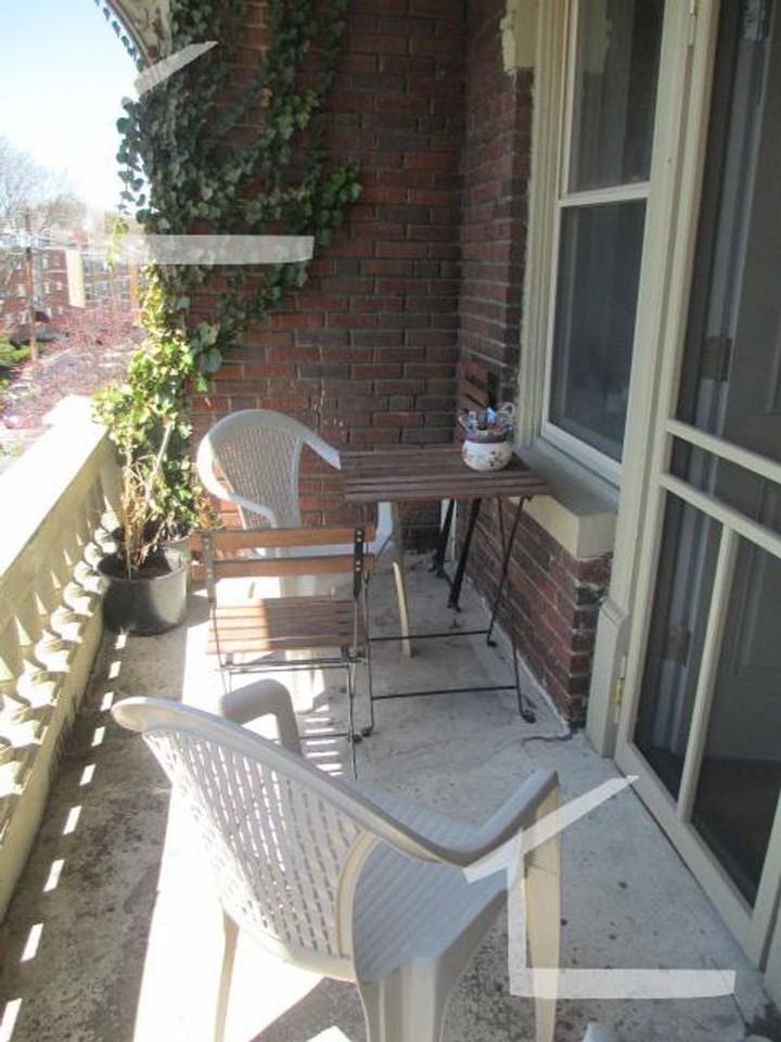 264 Kelton Street - Photo 5 of 12