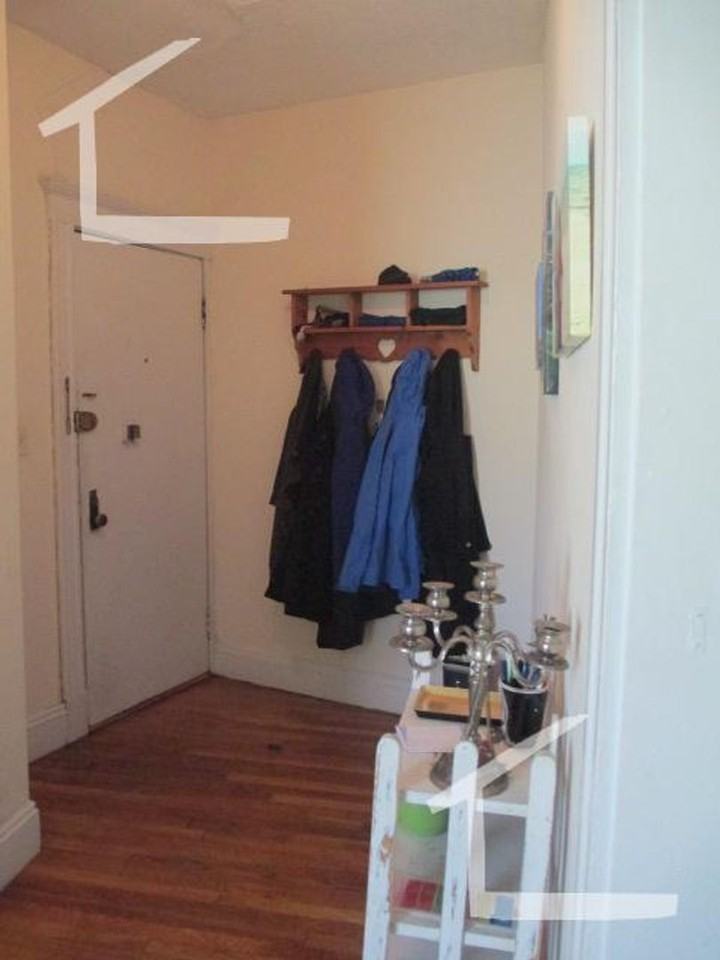 264 Kelton Street - Photo 7 of 12