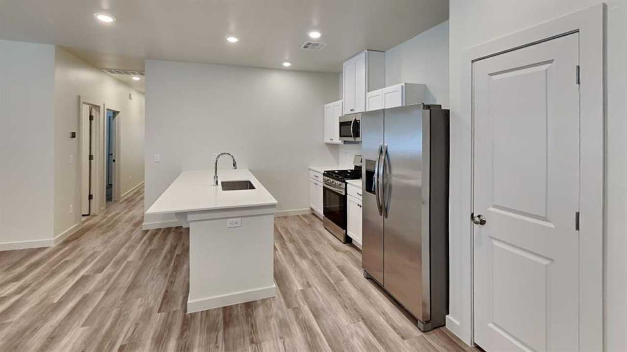 3806 Franks Way - Photo 5 of 21