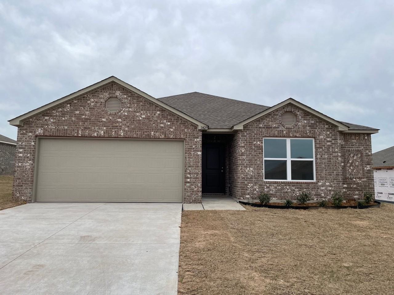 1409 Lexi Dr - Photo 3 of 12
