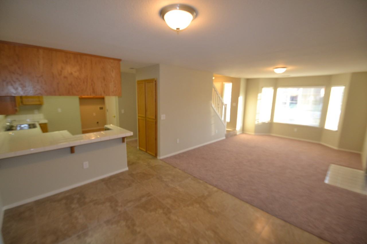 1040 Lake Park Ave - Photo 3 of 8