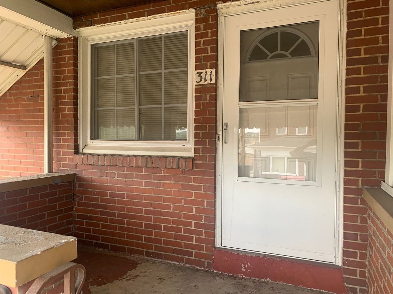 311 24th St - Photo 4 of 20