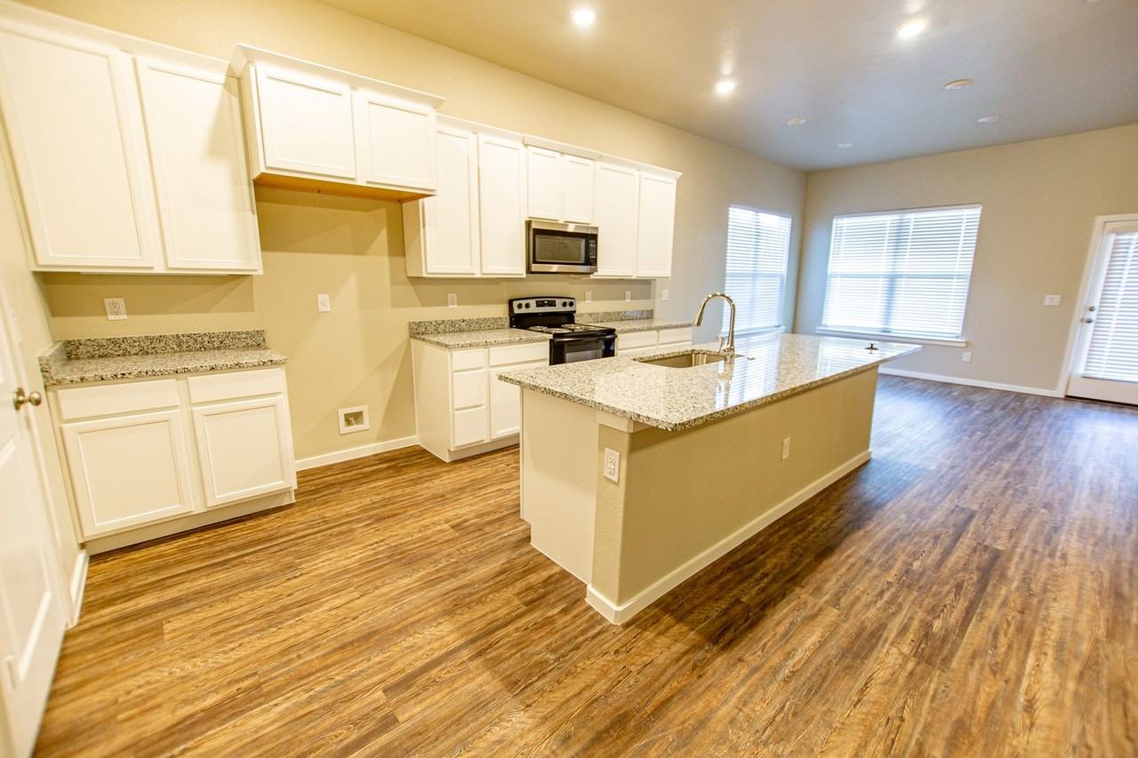 2115 Kirksey Ave - Photo 2 of 9