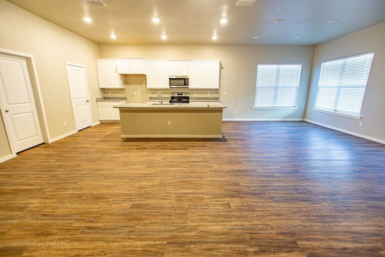 2115 Kirksey Ave - Photo 4 of 9