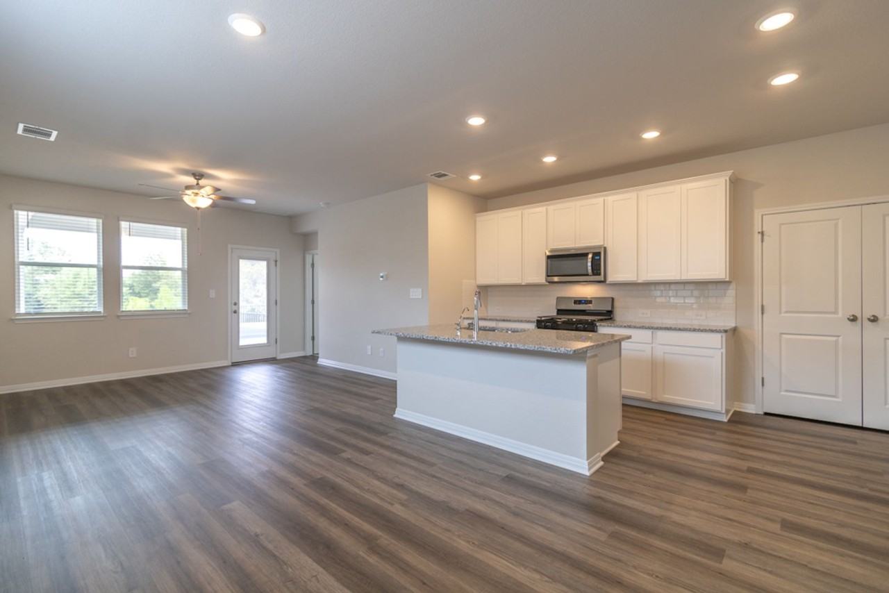 544 View Dr - Photo 4 of 40