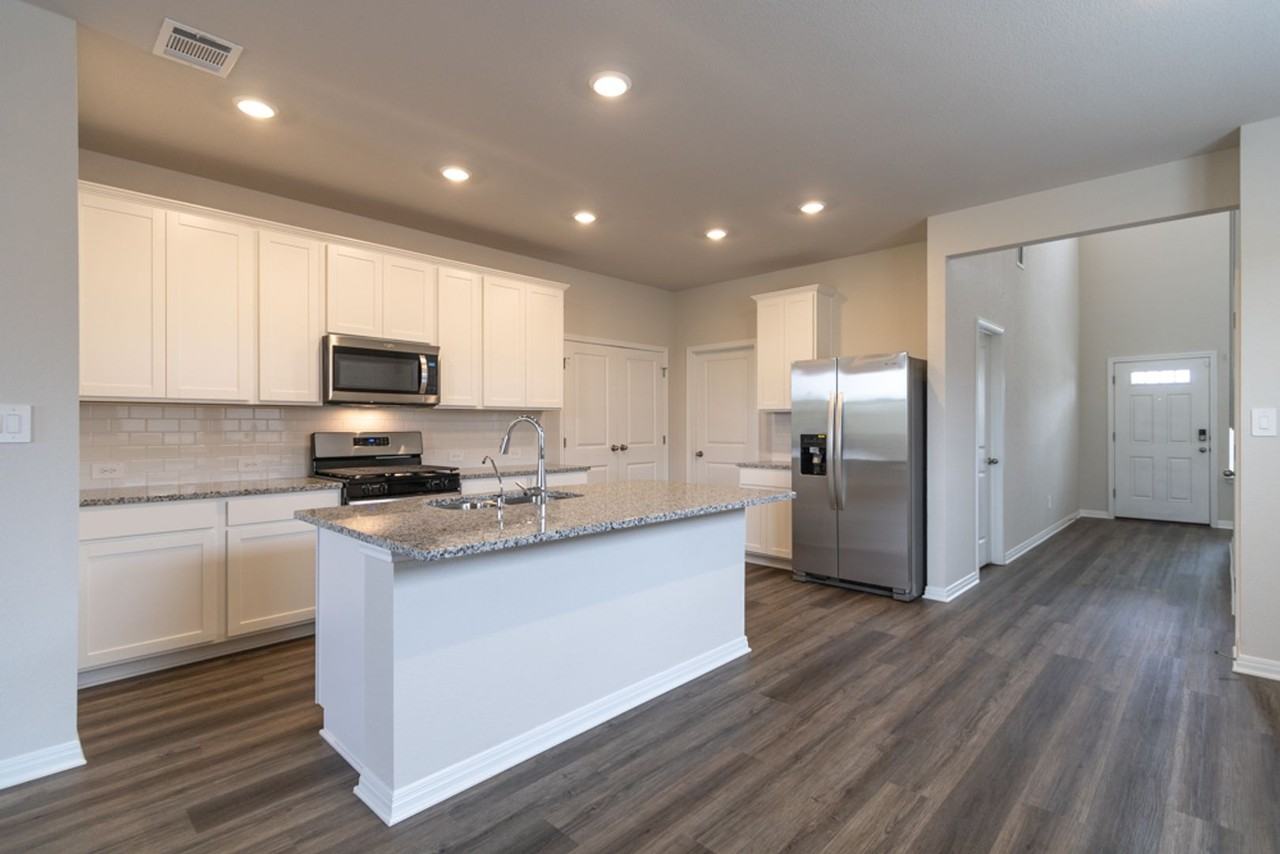 544 View Dr - Photo 5 of 40