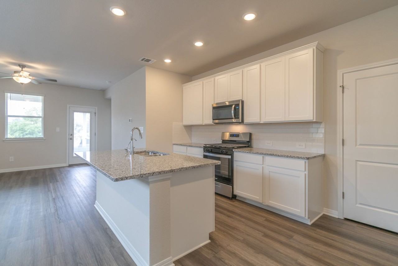 544 View Dr - Photo 6 of 40
